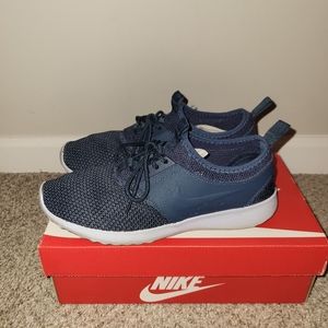 Nike blue running shoe women's 7.5